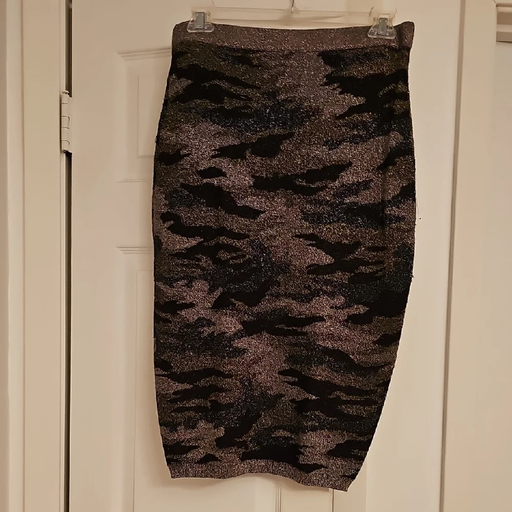 Jennifer Lopez Black and Gray Camouflage Pencil Skirt